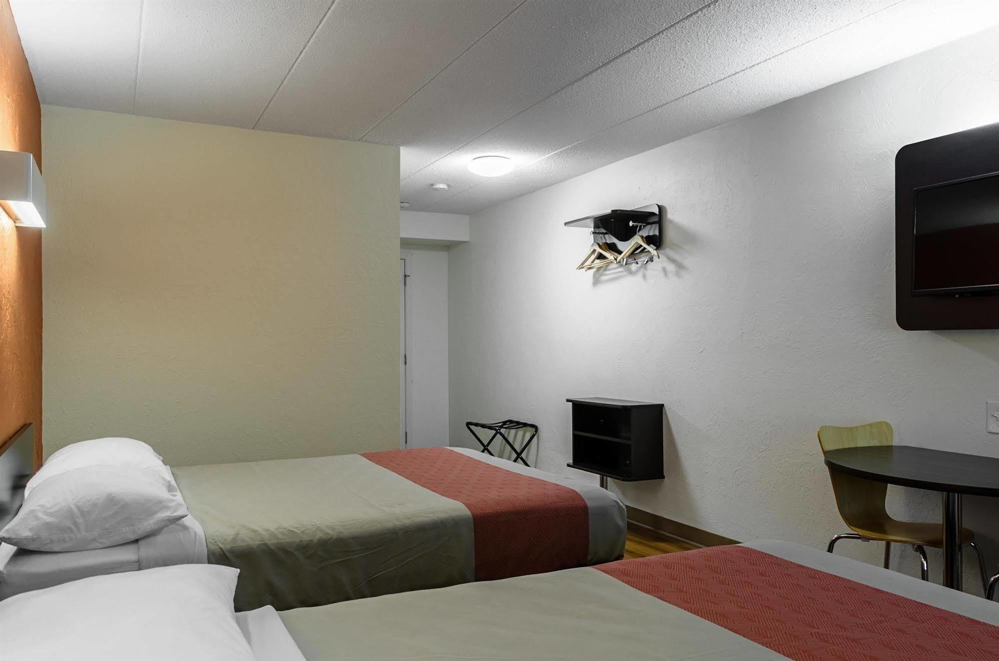 Motel 6 - Westborough Boston Northborough Bagian luar foto